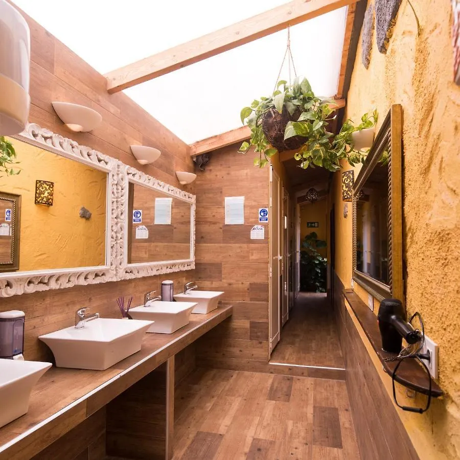 Los Amigos Nest Hostel Ла-Марета